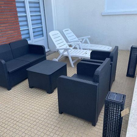 Appart Avec Terrasse Proche Plage - Classe 2 Etoiles Cucq Dış mekan fotoğraf